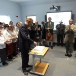Moray Finch cutting the cake