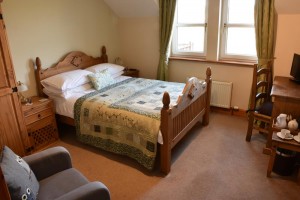 KillornaHouseRoomIona