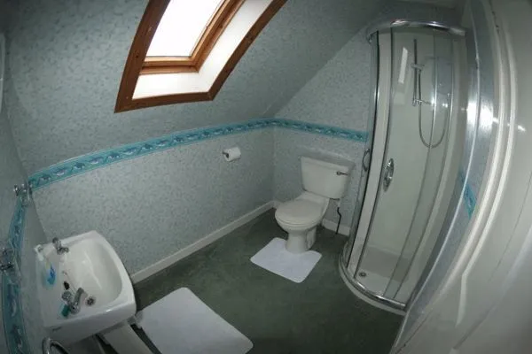 tiraghoil house bathroom